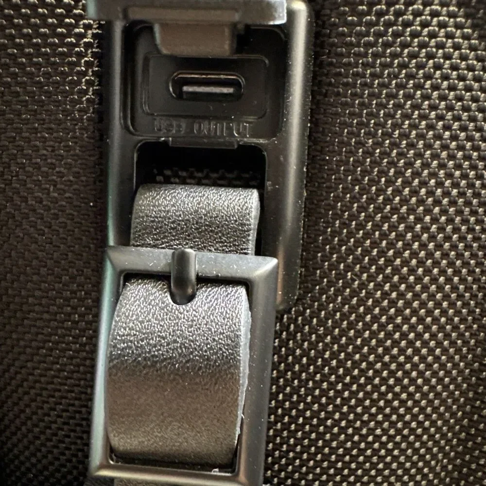 Tumi Alpha 3 International Expandable 4 Wheeled CarryOn Spinner Suitcase Luggage